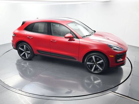 Certified 2025 Porsche Macan AWD/4WD image 41