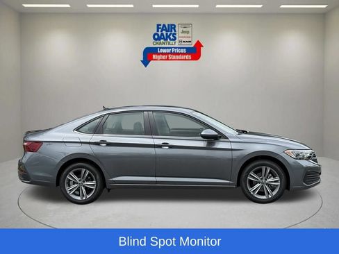 Used 2024 Volkswagen Jetta SE FWD image 5