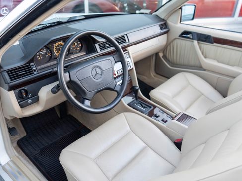 Used 1995 Mercedes-Benz E 320 Convertible image 8