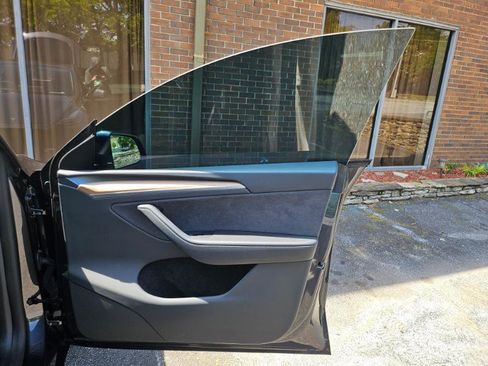 Used 2025 Tesla Model Y Long Range RWD image 57
