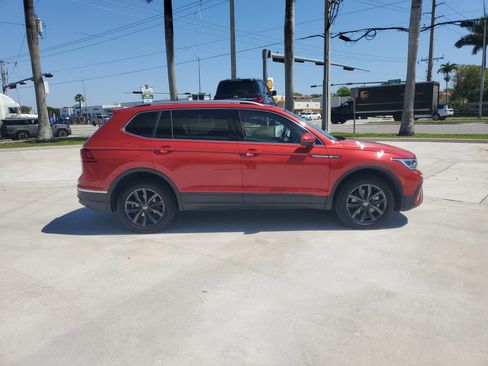 Used 2023 Volkswagen Tiguan SE image 11