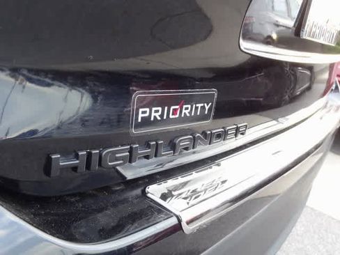 Used 2022 Toyota Highlander XLE image 44