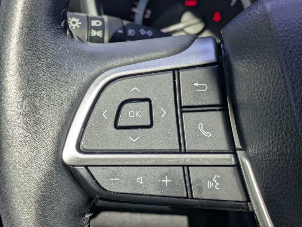 Used 2023 Toyota Highlander XLE FWD image 25