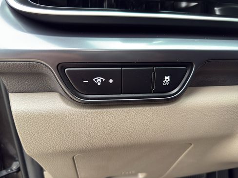 Used 2025 Kia Carnival FWD image 12