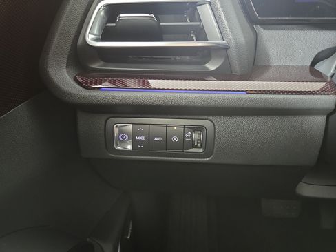 Certified 2025 Chevrolet Traverse RS AWD/4WD image 31