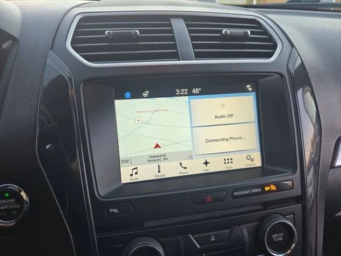 Used 2017 Ford Explorer XLT w/ Equipment Group 202A image 14