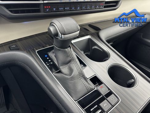 Used 2021 Toyota Sienna Platinum image 27