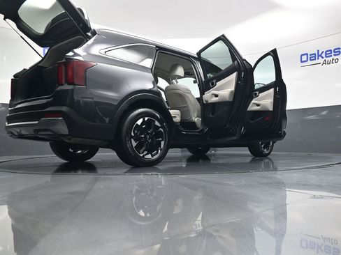 Used 2025 Kia Sorento S w/ Panoramic Sunroof Package FWD image 64