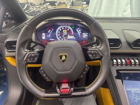 Used 2020 Lamborghini Huracan EVO RWD image 39