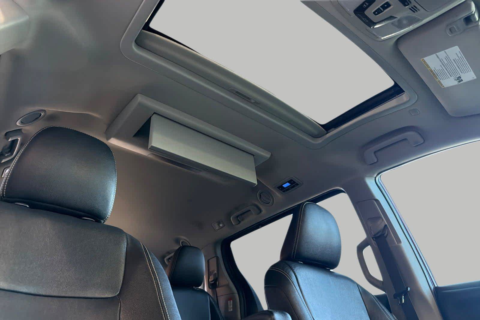 Used 2020 Toyota Sienna SE Premium AWD/4WD image 21