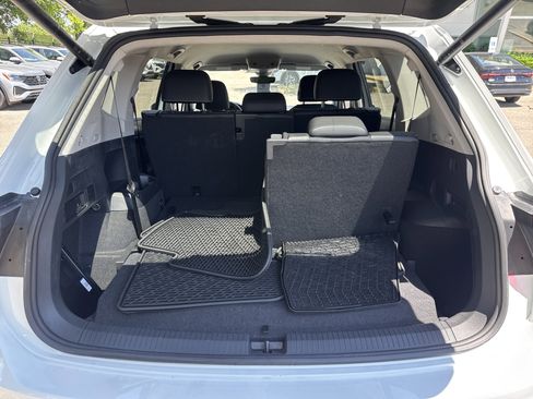 Certified 2024 Volkswagen Tiguan SE FWD image 8