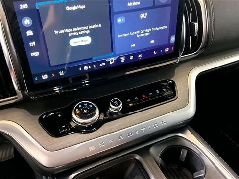 Used 2025 Ford Expedition Platinum AWD/4WD image 25