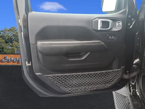Used 2020 Jeep Wrangler Unlimited Sahara AWD/4WD image 11