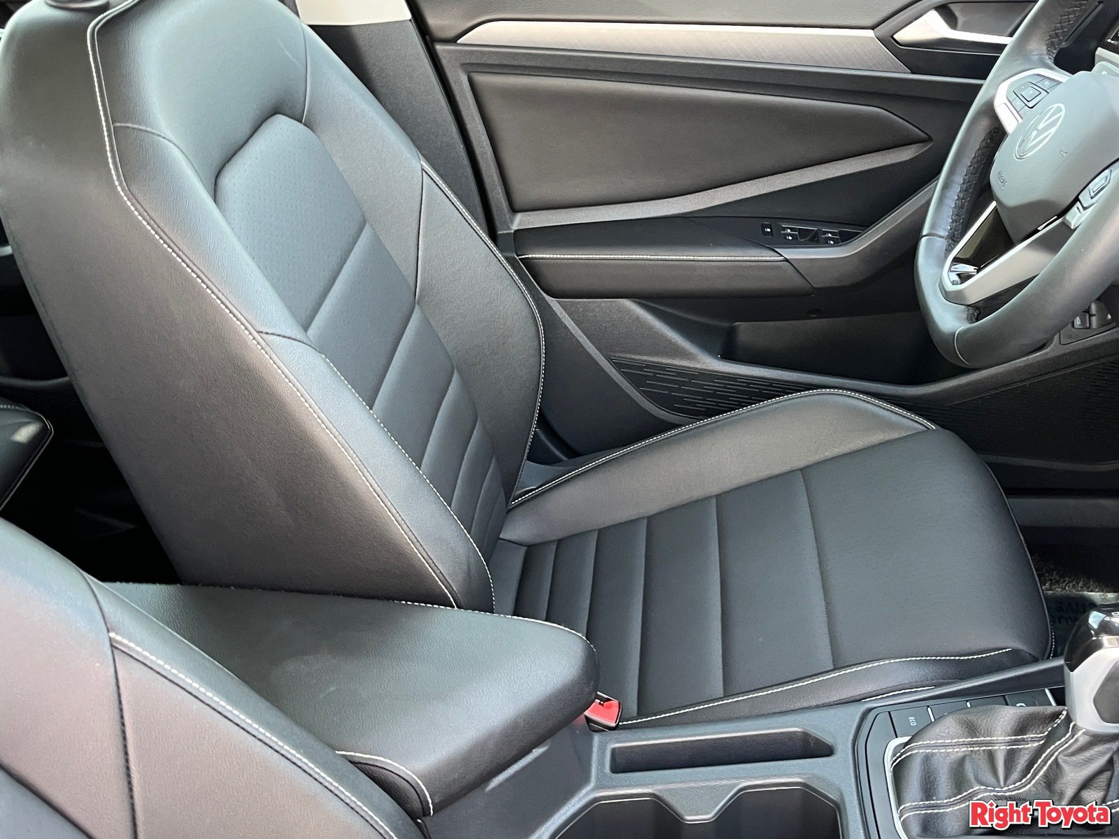 Used 2024 Volkswagen Jetta SE w/ Panoramic Sunroof Package FWD image 13