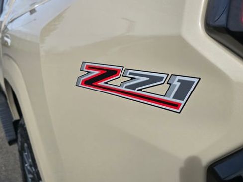 Used 2023 Chevrolet Colorado Z71 w/ Z71 Convenience Package 2 image 7