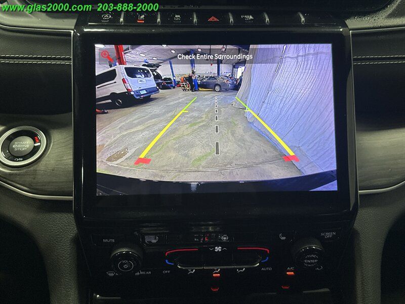 Used 2023 Jeep Grand Cherokee L Limited AWD/4WD image 11