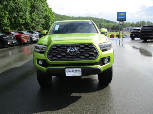 Used 2023 Toyota Tacoma TRD Off-Road w/ TRD Premium Off Road Package AWD/4WD image 2