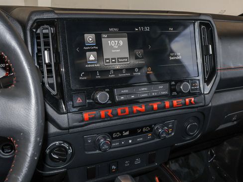 Used 2025 Nissan Frontier PRO-4X AWD/4WD image 30