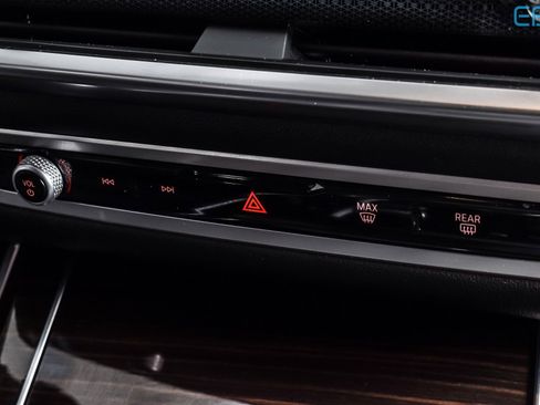 Used 2024 BMW X7 xDrive40i w/ M Sport Package image 27