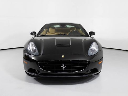 Used 2011 Ferrari California image 8