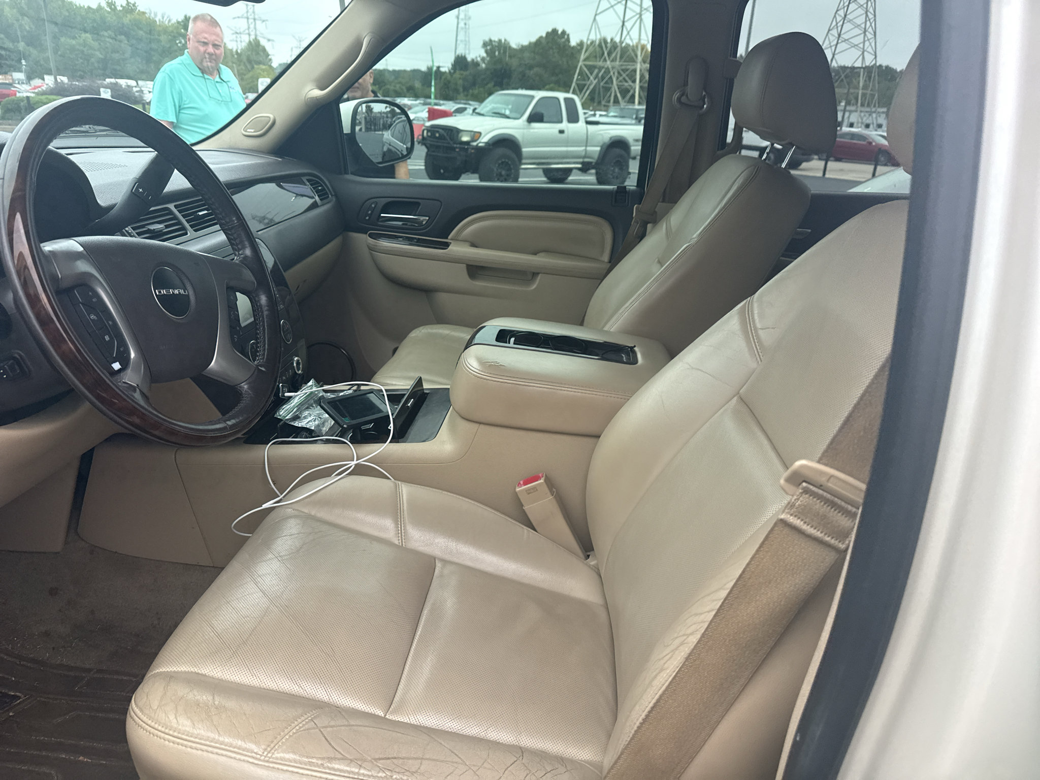 Used 2014 GMC Yukon Denali RWD image 5