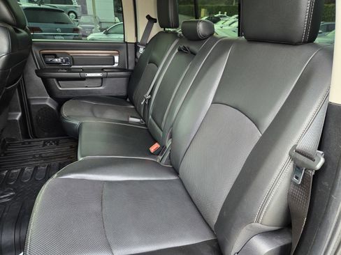Used 2014 RAM 1500 Laramie w/ Convenience Group image 11