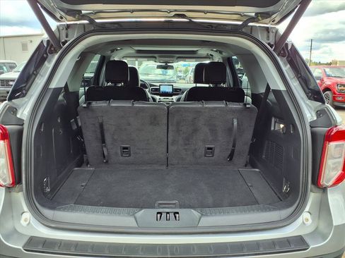 Certified 2022 Ford Explorer XLT w/ Equipment Group 202A image 11