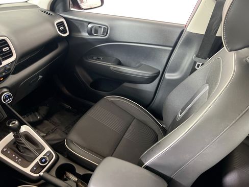 Used 2023 Hyundai Venue Limited FWD image 23
