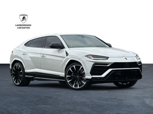 Used 2022 Lamborghini Urus image 1