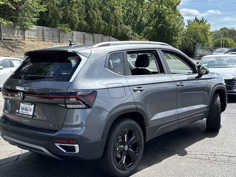 New 2025 Volkswagen Taos SEL image 6