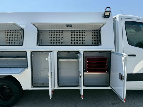 Used 2019 Freightliner Sprinter 3500 w/ Premium Package RWD image 10