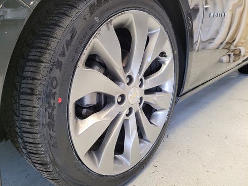 Used 2018 Chevrolet Malibu Premier w/ Premier Sun and Wheel Package FWD image 31