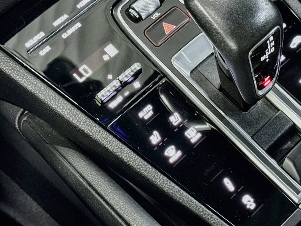 Used 2022 Porsche Cayenne Platinum Edition AWD/4WD image 23