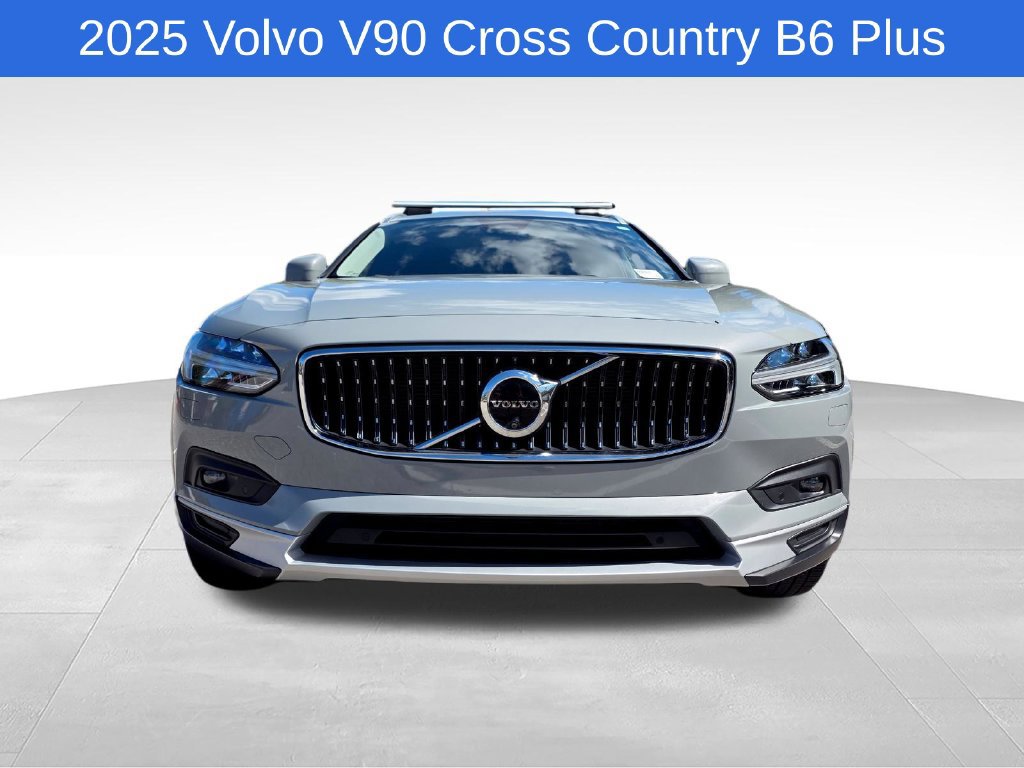 Used 2025 Volvo V90 B6 Cross Country Plus AWD/4WD image 9