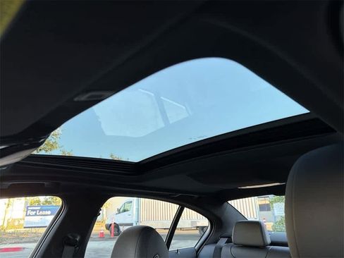 Used 2023 BMW 530e xDrive image 11