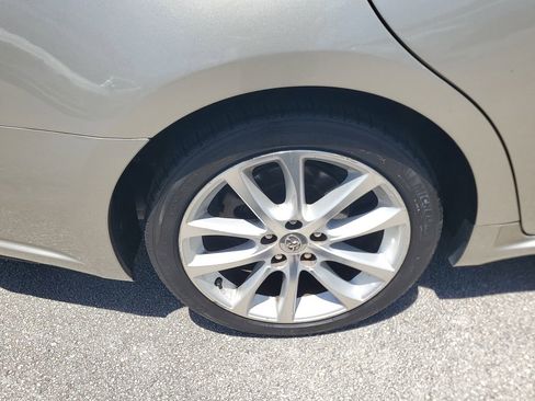 Used 2013 Toyota Avalon Limited image 9