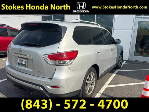 Used 2015 Nissan Pathfinder SL w/ SL Premium Package FWD image 4