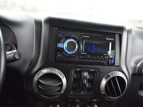 Used 2012 Jeep Wrangler Unlimited Sport image 20