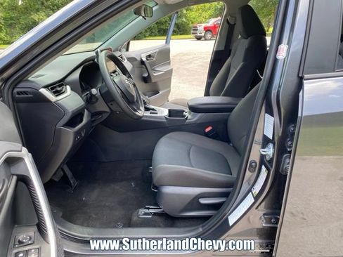 Used 2025 Toyota RAV4 LE AWD/4WD image 15