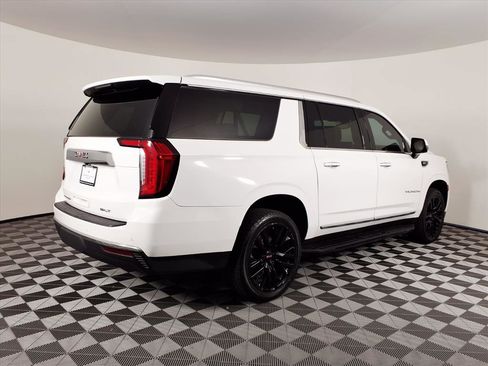 Used 2021 GMC Yukon XL SLT w/ SLT Premium Package image 4