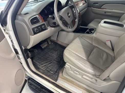 Used 2008 Chevrolet Suburban LT w/ LT Preferred Equipment Group AWD/4WD image 13