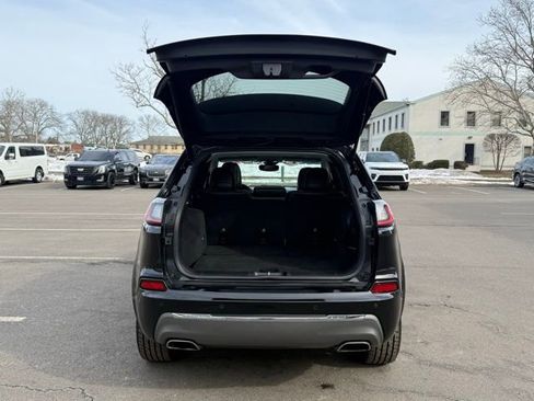 Used 2019 Jeep Cherokee Overland w/ Technology Group image 9