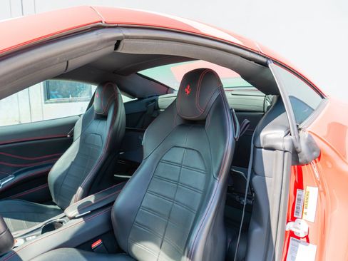 Used 2017 Ferrari California T RWD image 48