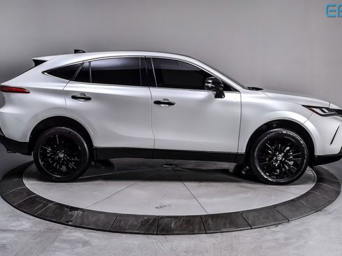 Used 2024 Toyota Venza Nightshade image 7