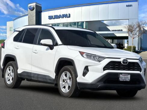 Used 2021 Toyota RAV4 XLE w/ Carpet Mat Package (TMS) FWD image 5