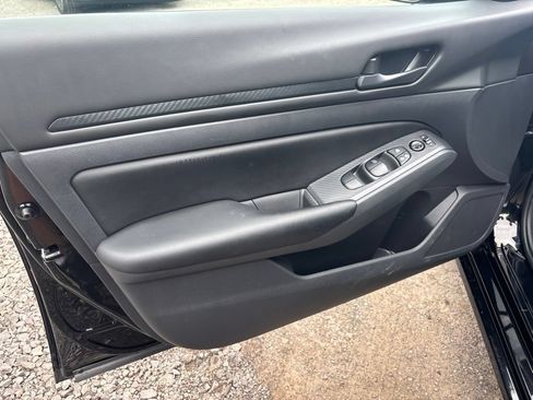 Used 2025 Nissan Altima 2.5 S FWD image 16