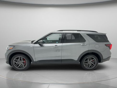 Used 2025 Ford Explorer ST-Line w/ ST-Line Street Pack AWD/4WD image 8