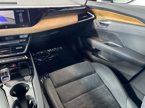 Used 2023 Audi e-tron GT Premium Plus image 21