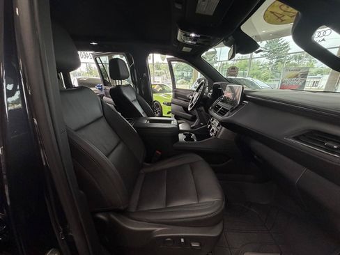Used 2024 Chevrolet Suburban LT w/ Luxury Package AWD/4WD image 33