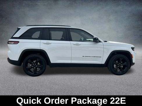 Certified 2024 Jeep Grand Cherokee Limited w/ Black Appearance Package image 6
